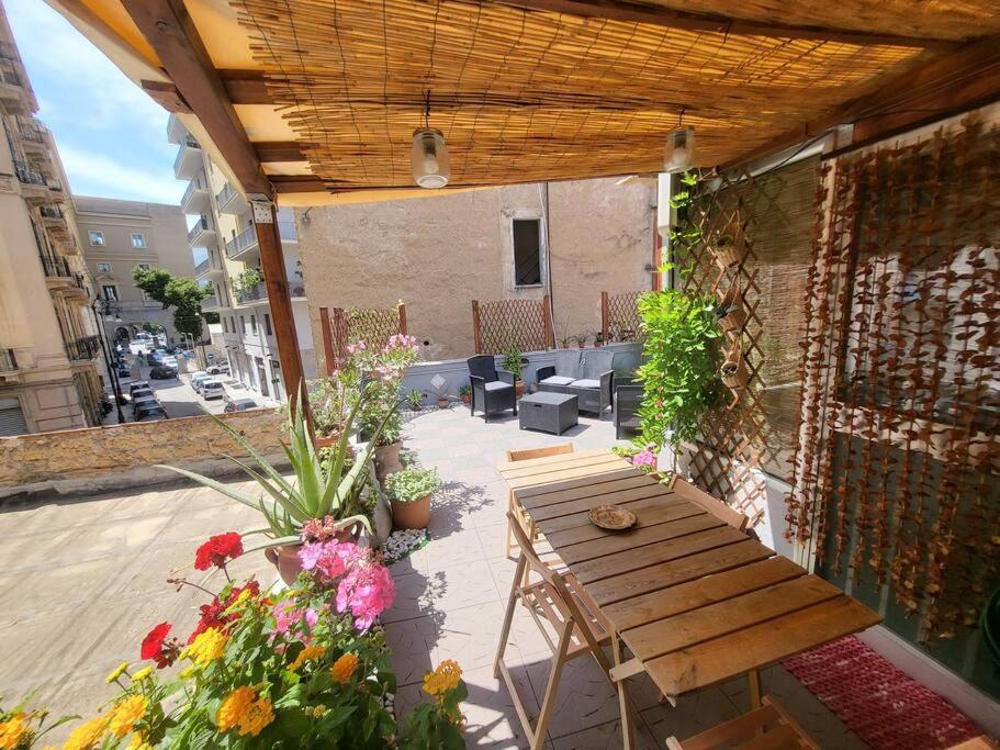 Casetta Poli- Appartamento Con Terrazza - Centro Storico Palermo Luaran gambar