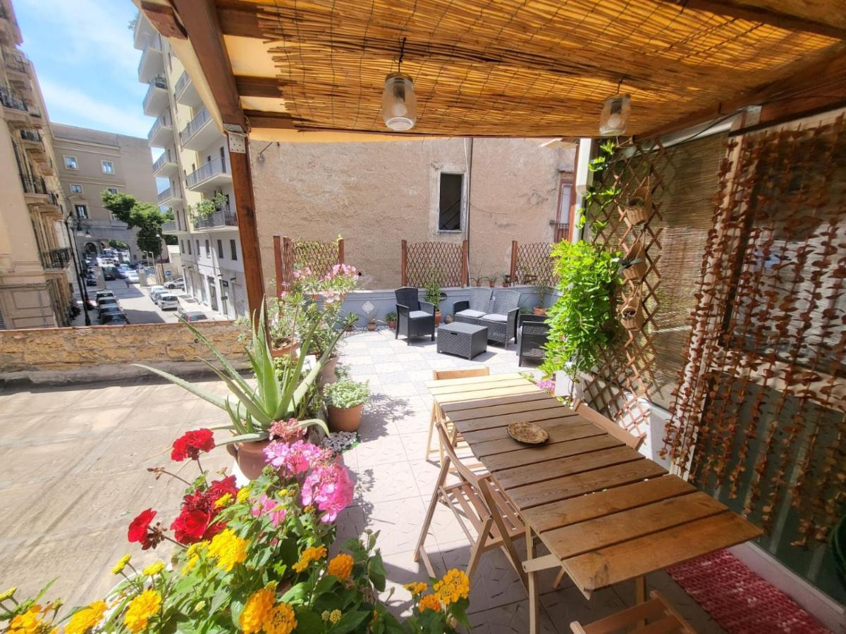 Casetta Poli- Appartamento Con Terrazza - Centro Storico Palermo Luaran gambar